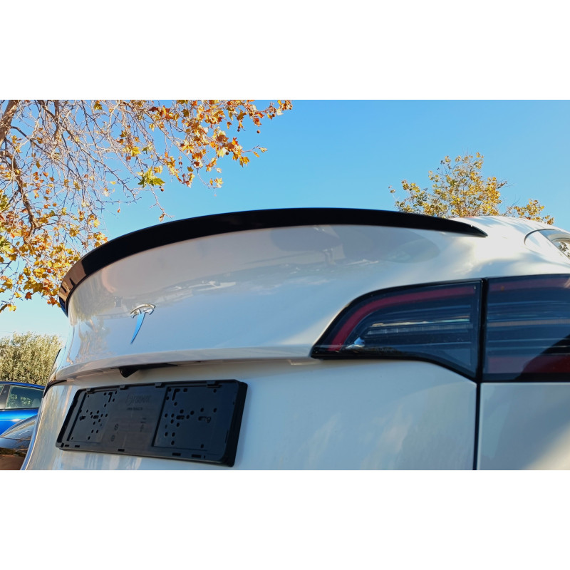 Spoiler a labbro Tesla Model Y nero lucido (Cod. MDA-508L)