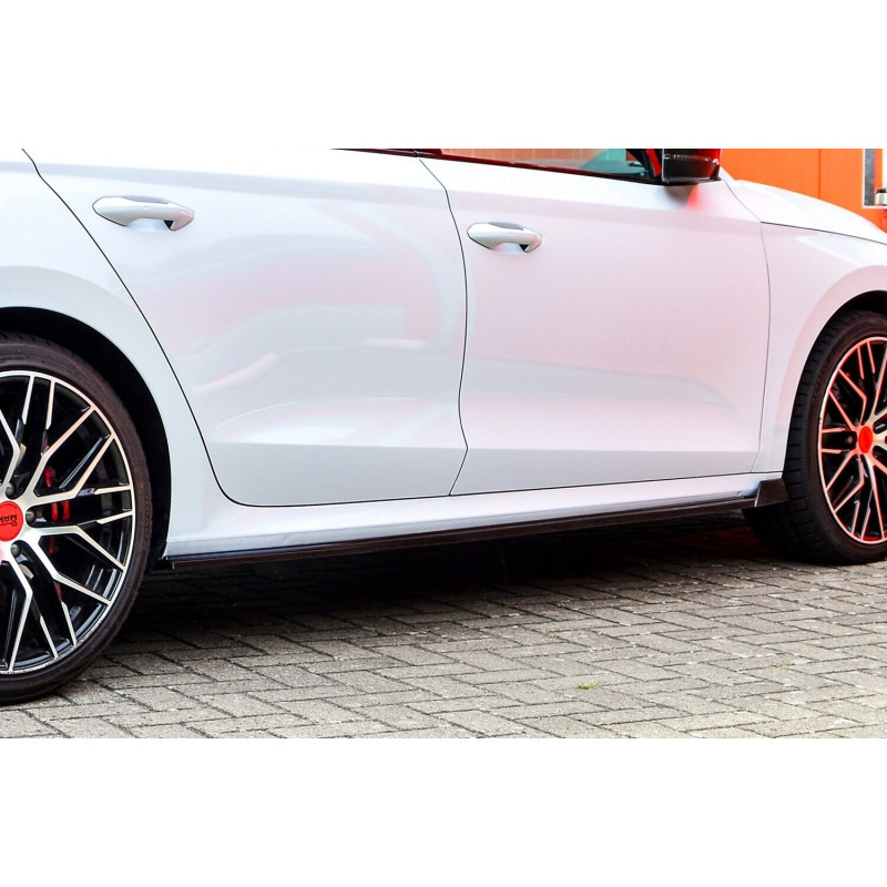 Set minigonne Cup con flaps anteriori race look   Skoda Octavia RS NX berlina (Cod. IN-INE-10410050E