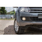 VOLKSWAGEN AMAROK E 2009-2020 ACCIAIO DECORATIVE RIVESTIMENTI FENDINEBBIA ANTERIORE (Cod. AP-2CE4-40
