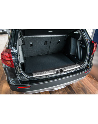 SUZUKI VITARA II 2015+ PROTETTIVA MODANATURA SOTTOPORTA BAGAGLIAIO (Cod. AP-33060_A4x4)