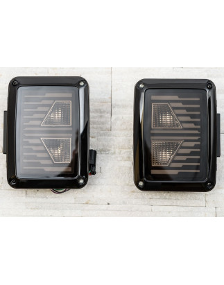 JEEP WRANGLER JK 2007-2018 FANALI POSTERIORI LED MODELLO ARROW (Cod. AP-35553_A4x4)