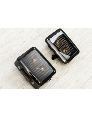 JEEP WRANGLER JK 2007-2018 FANALI POSTERIORI LED MODELLO ARROW (Cod. AP-35553_A4x4)