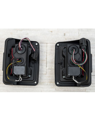 JEEP WRANGLER JK 2007-2018 FANALI POSTERIORI LED MODELLO ARROW (Cod. AP-35553_A4x4)