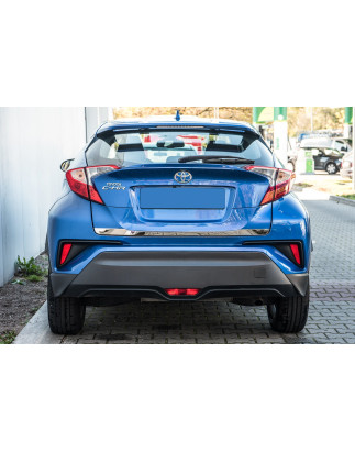 TOYOTA C-HR AX10 2016-2023 DECORATIVA MODANATURA PORTELLONE BAGAGLIAIO (Cod. AP-48361_A4x4)