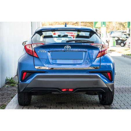 TOYOTA C-HR AX10 2016-2023 DECORATIVA MODANATURA PORTELLONE BAGAGLIAIO (Cod. AP-48361_A4x4)