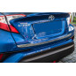 TOYOTA C-HR AX10 2016-2023 DECORATIVA MODANATURA PORTELLONE BAGAGLIAIO (Cod. AP-48361_A4x4)