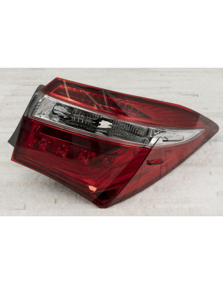 TOYOTA COROLLA XI E16 2013-2016 berlina PRE-RESTYLING FANALE POSTERIORE CARROZZERIA LED DESTRA 81581