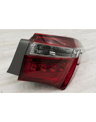 TOYOTA COROLLA XI E16 2013-2016 berlina PRE-RESTYLING FANALE POSTERIORE CARROZZERIA LED DESTRA 81581