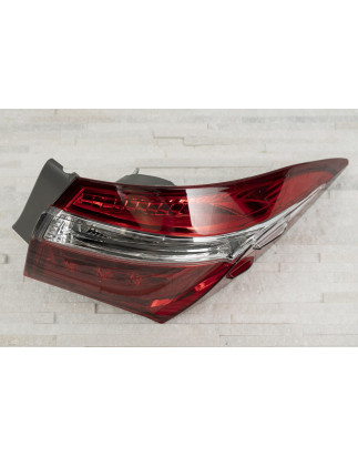 TOYOTA COROLLA XI E16 2013-2016 berlina PRE-RESTYLING FANALE POSTERIORE CARROZZERIA LED DESTRA 81581