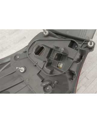 TOYOTA COROLLA XI E16 2013-2016 berlina PRE-RESTYLING FANALE POSTERIORE CARROZZERIA LED DESTRA 81581