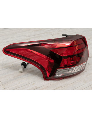 MITSUBISHI OUTLANDER III GF 2015-2021 RESTYLING FANALE POSTERIORE CARROZZERIA SINISTRA 8330A997 (Cod