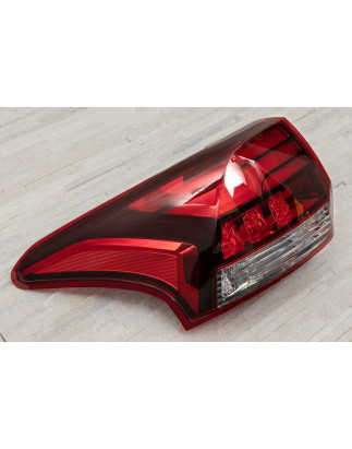 MITSUBISHI OUTLANDER III GF 2015-2021 RESTYLING FANALE POSTERIORE CARROZZERIA SINISTRA 8330A997 (Cod