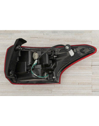 MITSUBISHI OUTLANDER III GF 2015-2021 RESTYLING FANALE POSTERIORE CARROZZERIA SINISTRA 8330A997 (Cod