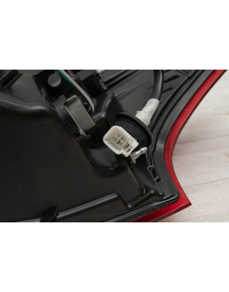MITSUBISHI OUTLANDER III GF 2015-2021 RESTYLING FANALE POSTERIORE CARROZZERIA SINISTRA 8330A997 (Cod