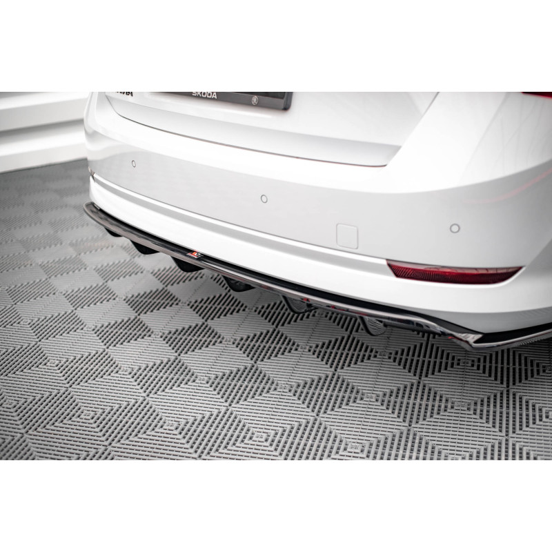 Splitter posteriore (con barre verticali) Skoda Octavia Mk4 (Cod. M-SK-OC-4-RD2G+RD3G)